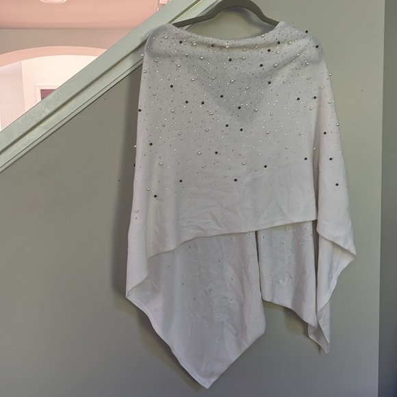 Ming Wang Faux Pearl Embellished Cashmere Wool Blend Boat Neck Poncho - Picture 9 of 13